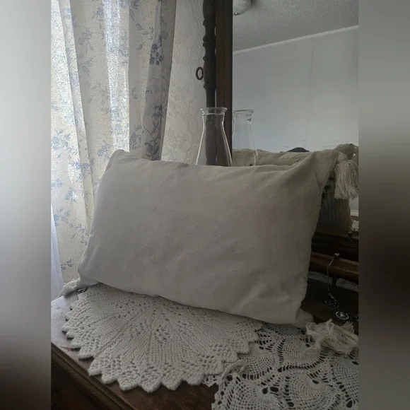 Cream Textured Tassel Pillow 12x20 – Black Woven Accents – Boho Farmhouse - Picture 6 of 6